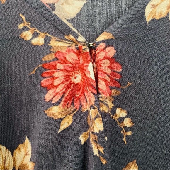 AMERICAN EAGLE Romantic Floral Long Sleeve V-Neck Blouse Top Size Medium - Picture 8 of 15